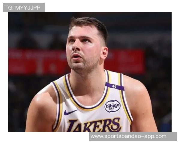 里夫斯称赞东契奇天赋超群与浓眉克里斯蒂关系融洽