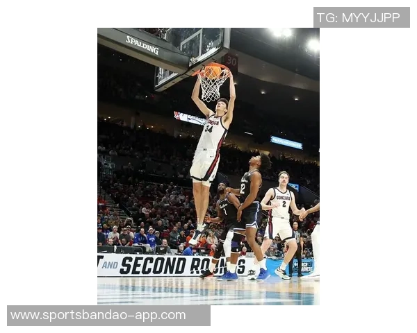 马克威廉姆斯表现出色13投8中贡献18分14篮板其中6个前场篮板助力球队 马克威廉姆斯表现出色13投8中贡献18分14篮板其中6个前场篮板助力球队